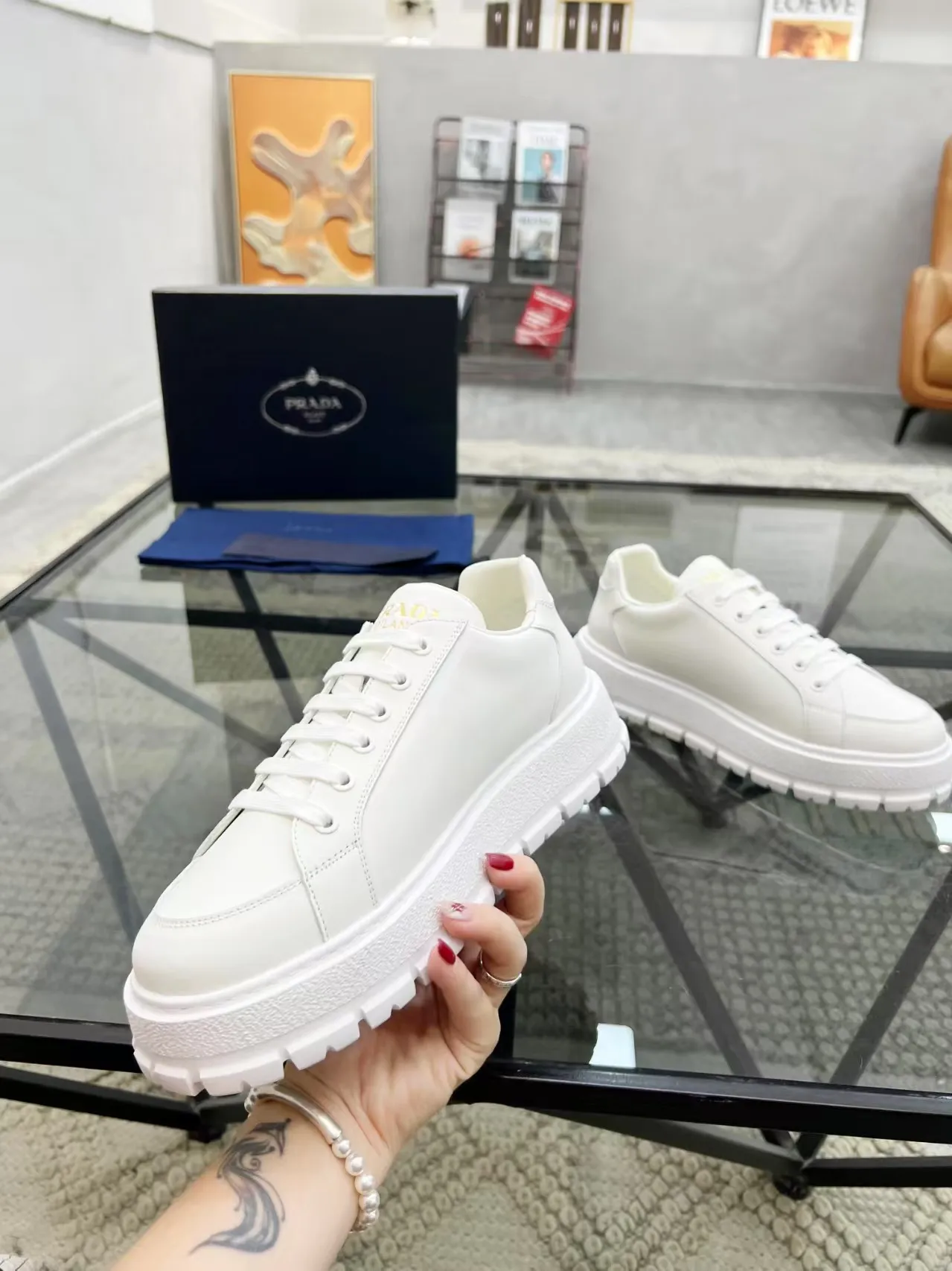 Men's Men's Shoes 💰440 [New Style] 🎍🎍Prada Prada's new men's leather sneakers, the highest version on the market, any comparison is welcome🆚! The original leather has excellent texture and is super high-end! Fetal sheep net lining imported from Italy, removable pad! Luxurious materials and fine workmanship, highly recommended! Code: 38-44 (45 can be customized